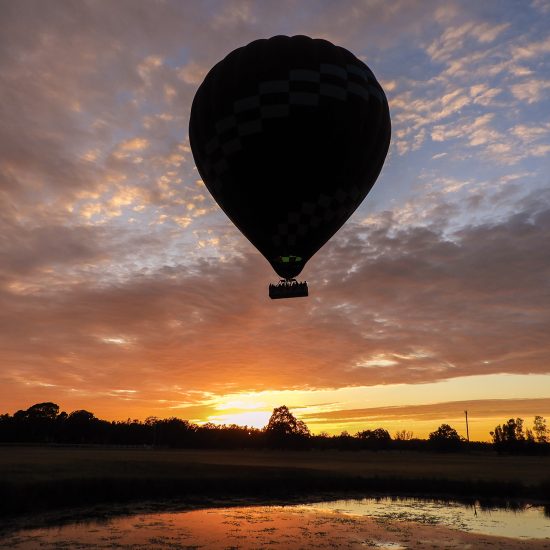 hot air balloon hunter valley at sunrise